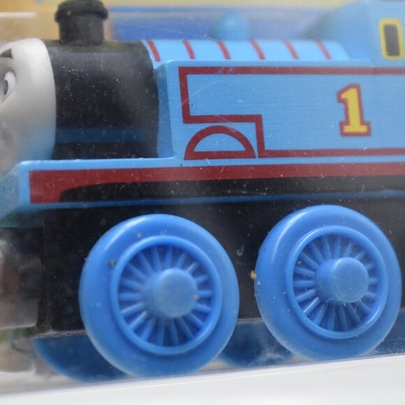 THOMAS 1 - Thomas & Friends Wooden Railway Train Engine w/ Collector's Card New - Picture 7 of 11